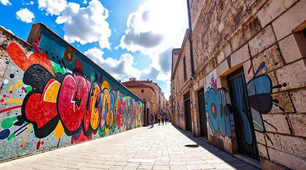 Art mural unique à lyon : personnalisez votre espace avec style